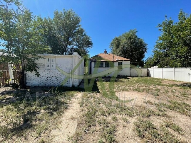 Building Photo - 1702 Van Buren St