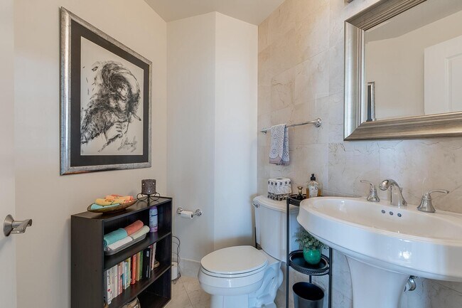 Building Photo - 8220 Crestwood Heights Dr