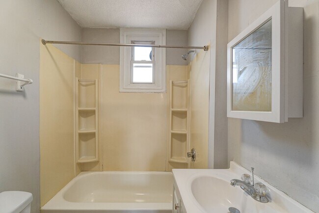 Building Photo - 65 Edgewood Ave