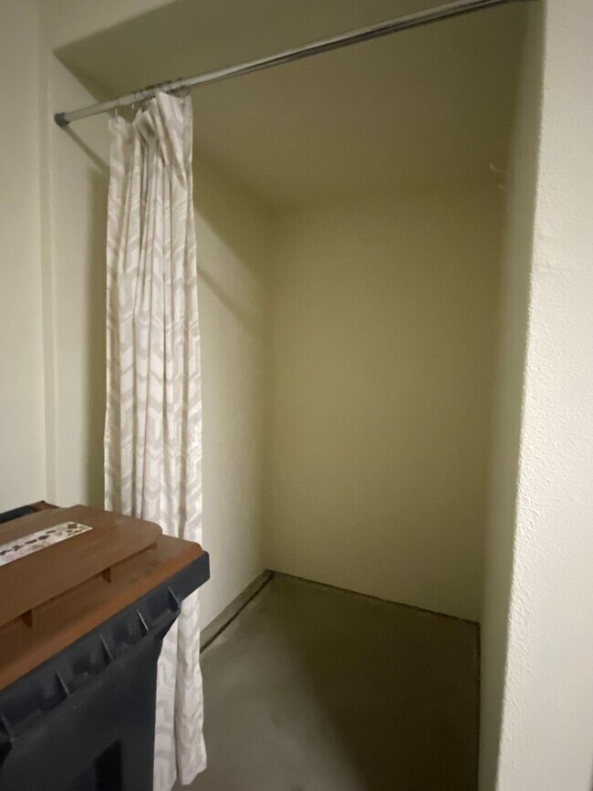 Building Photo - ALMOST NEW, SUPER CLEAN 2 BED, 2.5 BATHS, ...