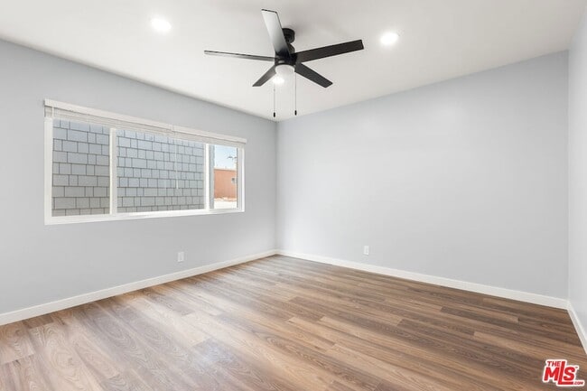 Building Photo - 205 44th St