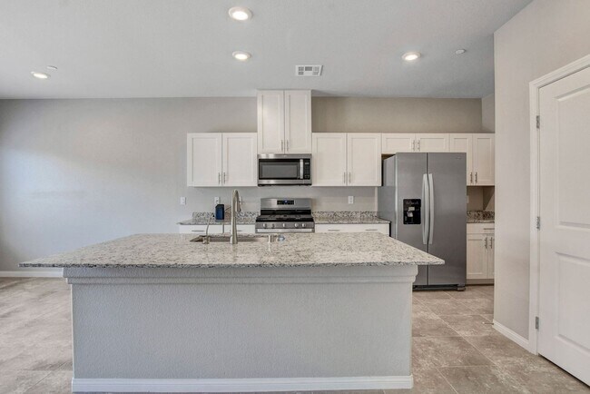 Building Photo - 2021 SINGLE FAMILY HOME IN GATED COMMUNITY