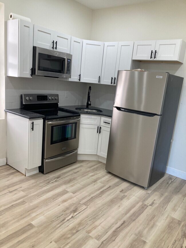 Primary Photo - 5927 W Girard Ave