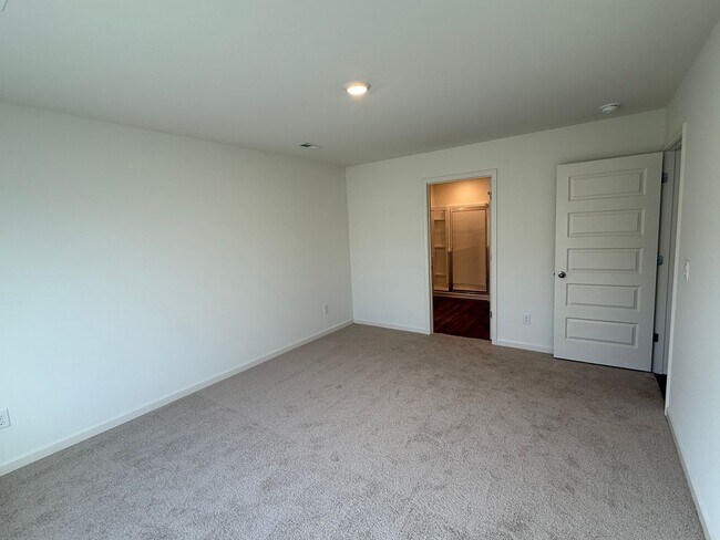 Building Photo - Caffee sub-division, very close to Mercedes plant, one level 4 Bedroom/2 Bath 1774 sqft