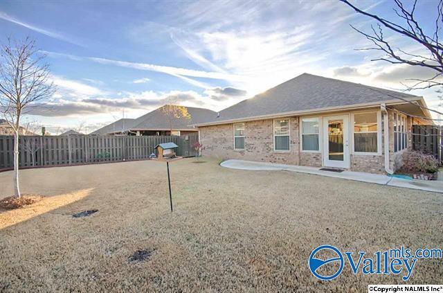 Building Photo - 303 Healey Dr