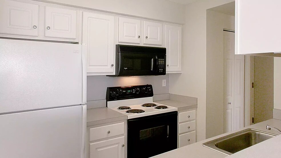 Building Photo - 13 Magazine St