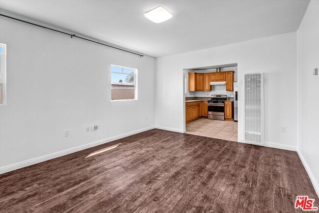 Building Photo - 5319 1/2 Normandie Ave