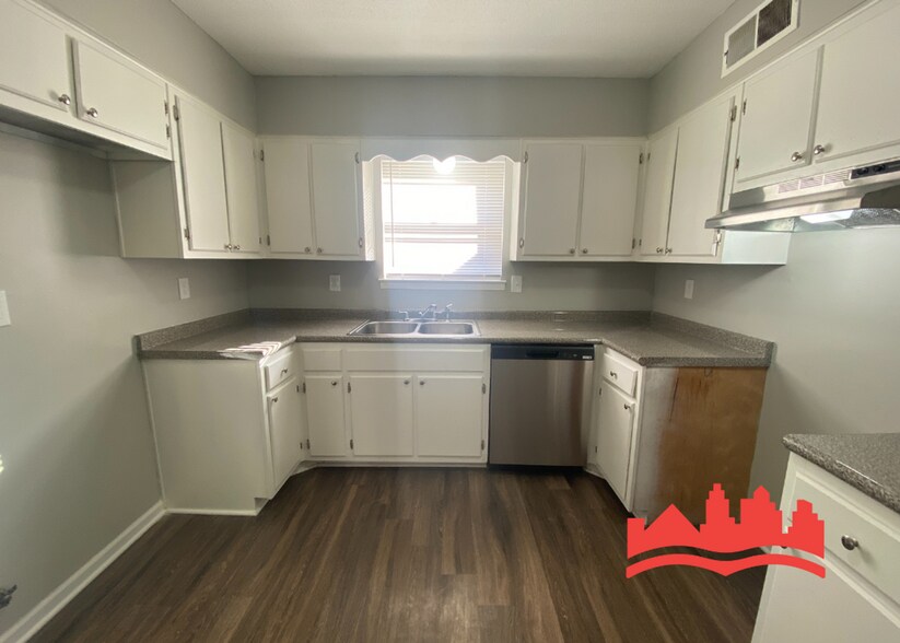 Building Photo - 5095 Corkwood Dr