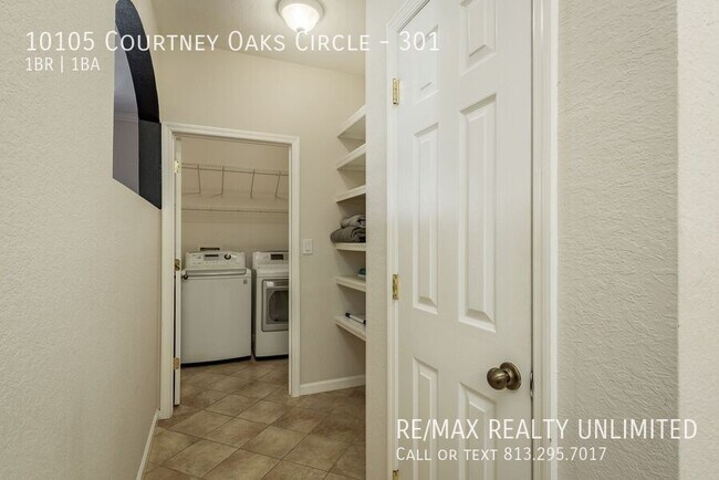 Building Photo - 10105 Courtney Oaks Cir