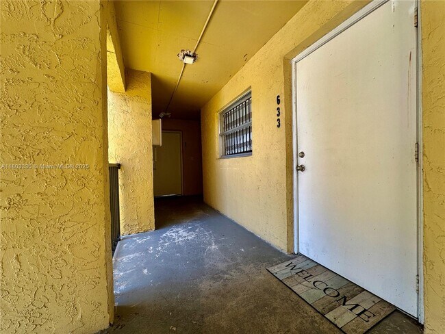Building Photo - 15430 SW 82nd Ln