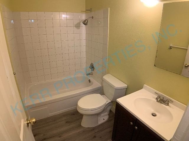 Building Photo - Charming 2-Bed Duplex in Portland's Heart – Cozy 855 Sq Ft!