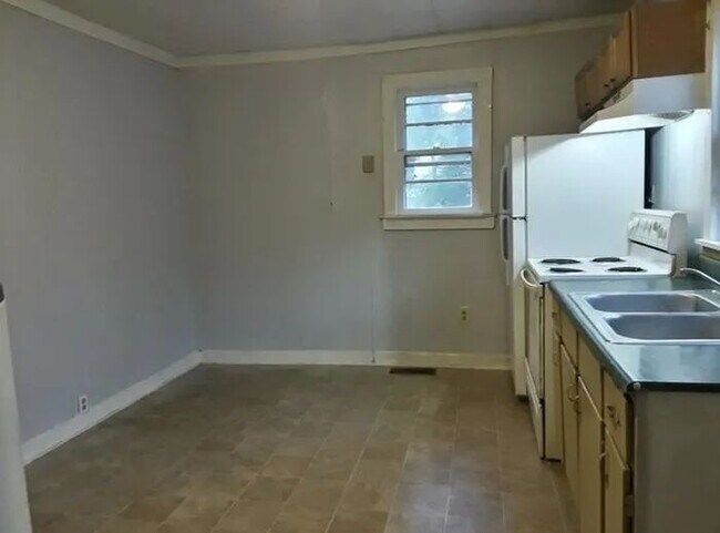 Building Photo - 3 Bedroom 1 bathroom House in Spartanburg SC