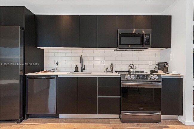 Building Photo - 398 NE 5th St