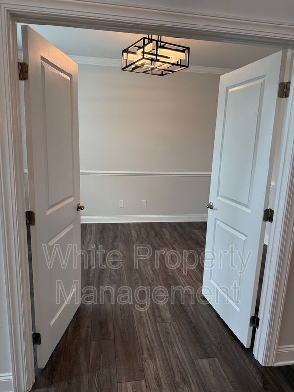 Building Photo - 209 Forsythia Ln