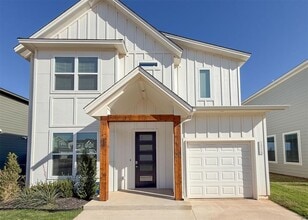 Building Photo - 13112 Maplewood Ave