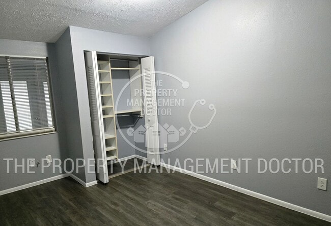 Building Photo - MOVE IN SPECIAL - 4BR/2.5BA Tampa Home | Dual Kitchen Areas, Private Bedroom & Fresh Updates