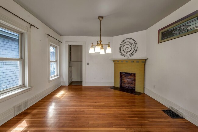 Building Photo - 589 Breckenridge St