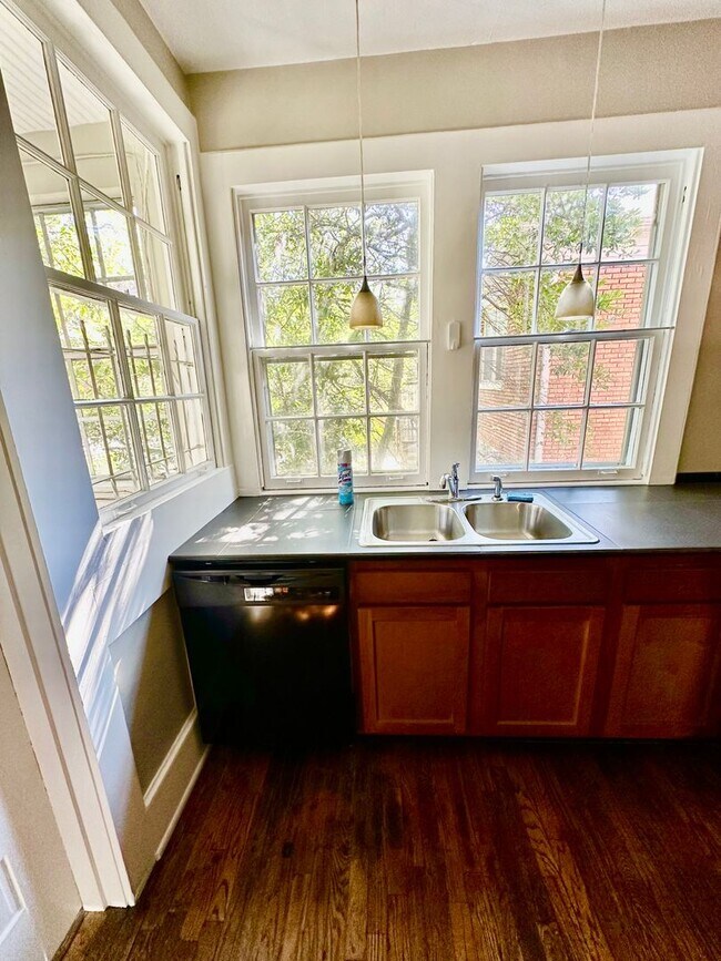 Building Photo - Charming 2 Bedroom for Rent - Birmingham, AL