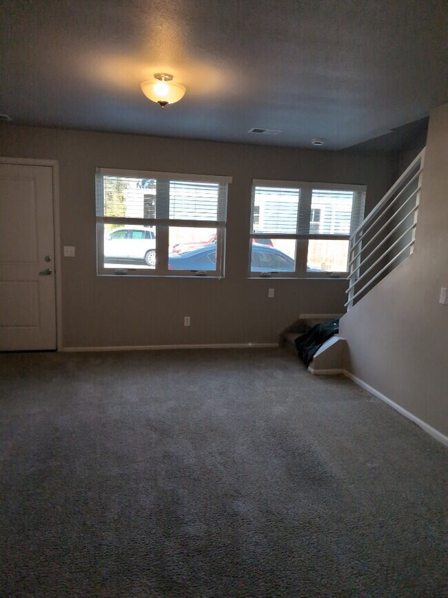 Building Photo - Newer 2BR/2.5BA in Englewood Condo