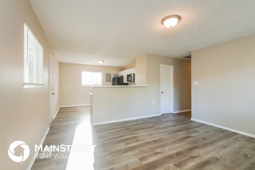 Building Photo - 4924 Leone Dr
