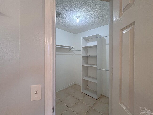 Building Photo - 1304 Pine Hill Cir