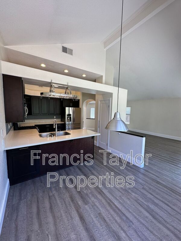 Building Photo - 4982 Wildwood Dr