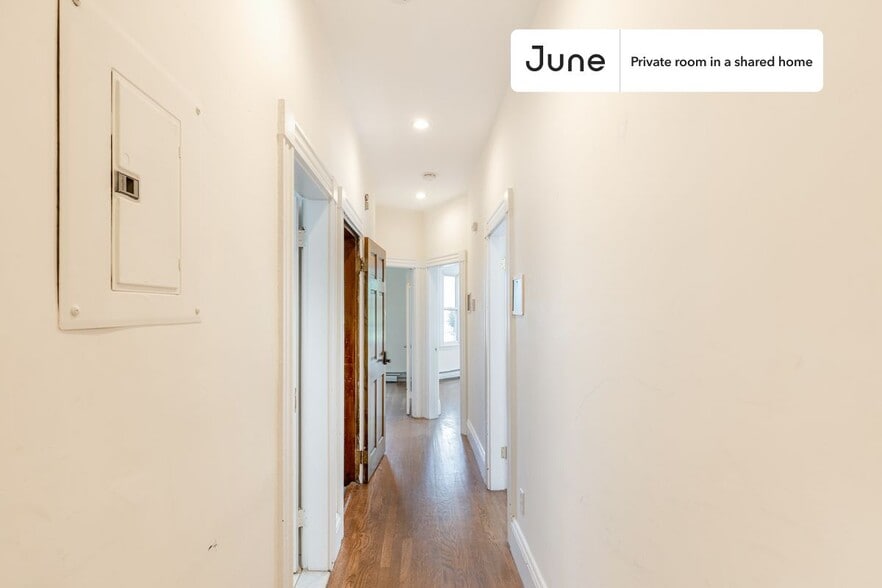 Building Photo - Room in Shared 3 bed/1 bath home