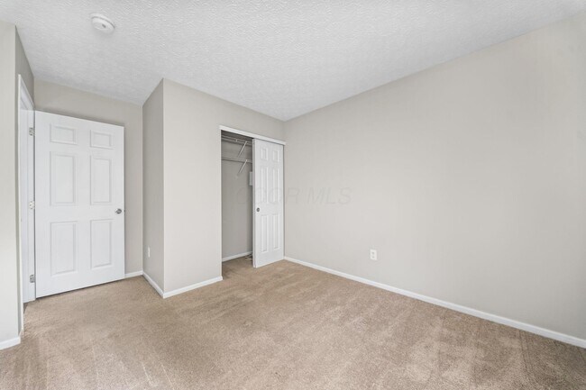 Building Photo - 157 Feathertip Ln