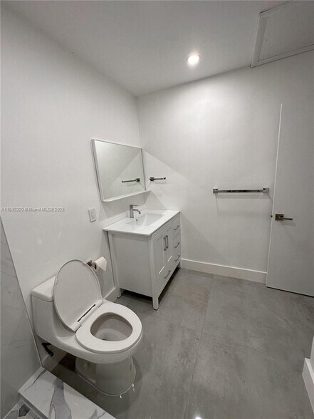 Building Photo - 2785 SW 33rd Ave