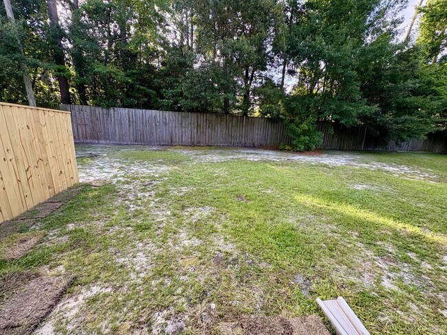 Building Photo - 709 Montclair Dr