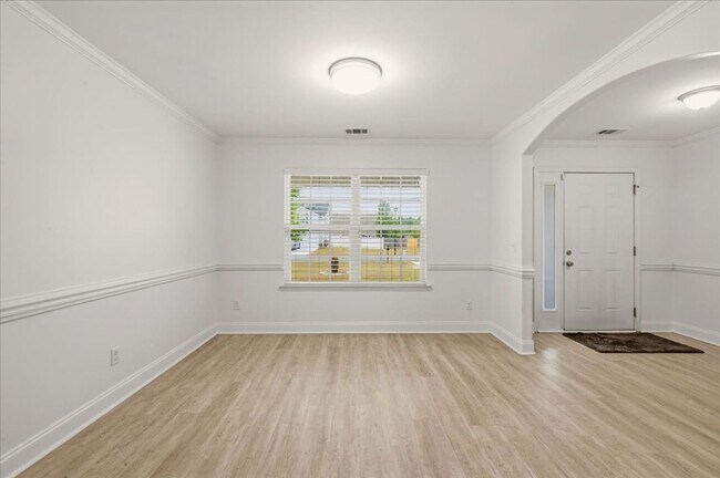 Building Photo - Spacious 5-Bedroom Home with Screened Patio & Private Fenced Yard in Guyton