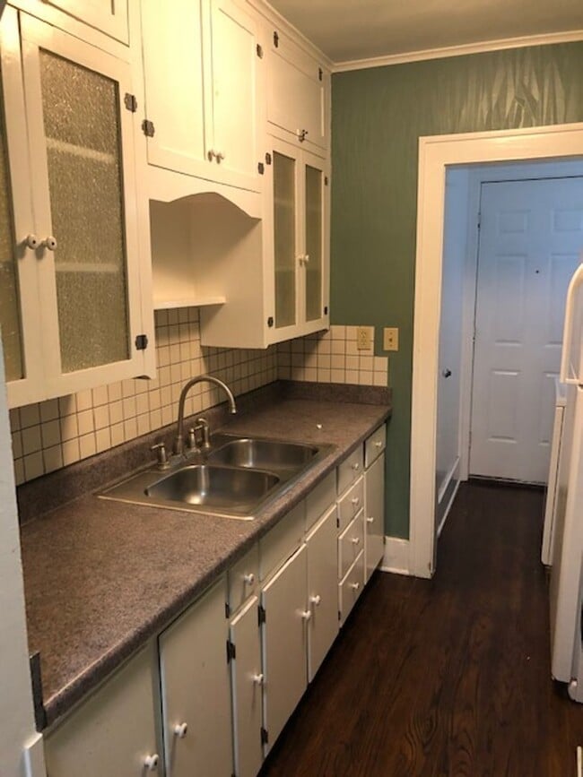 Building Photo - Charming 1-Bedroom Duplex in Historic Gate...