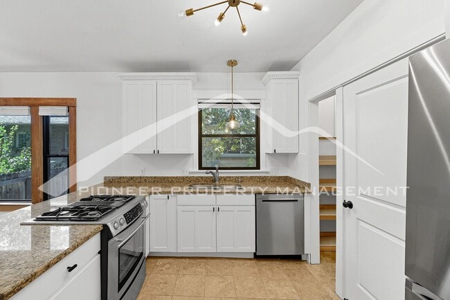 Building Photo - Charming Home with Central AC and Fenced Yard