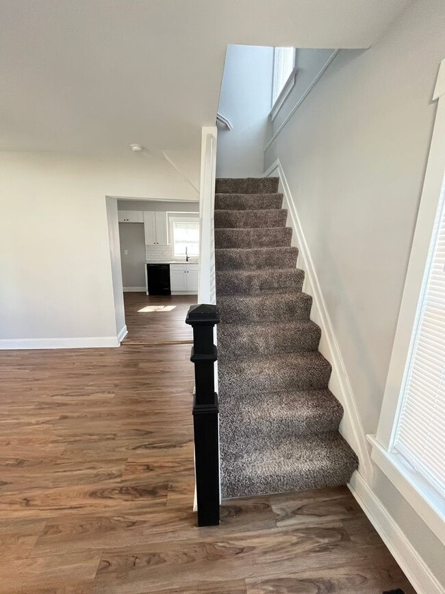 Building Photo - Recently renovated 2 bedroom 1.5 bathroom ...