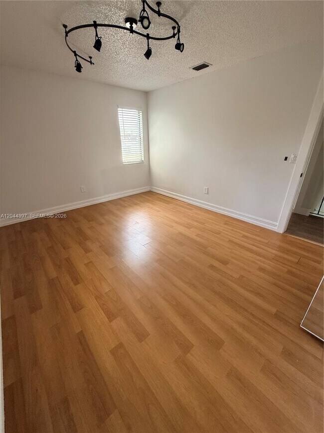Building Photo - 20501 SW 50th Pl