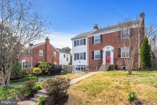 Building Photo - 2426 N Powhatan St