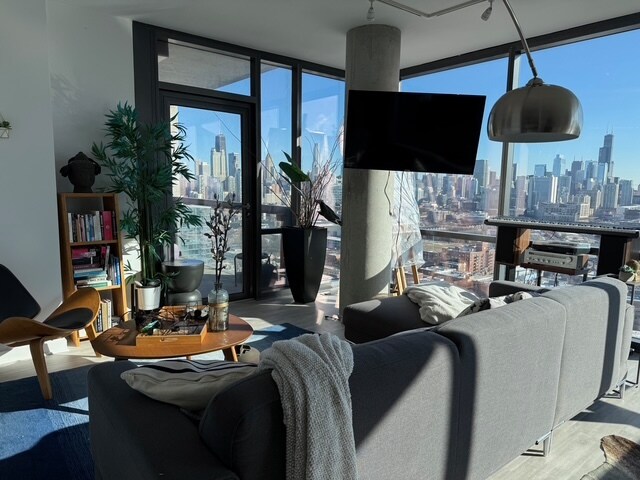 Building Photo - 860 W Blackhawk St