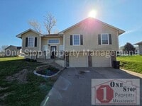 Building Photo - Spacious 3 bedroom/ 2.5 bath with a finished basement!!