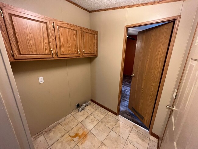 Building Photo - 3 Bedroom 2 Bath Updated Mobile Home with ...