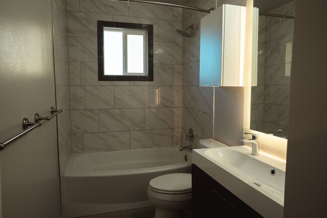 Building Photo - Gorgeous Family Home on Cul-de-Sac