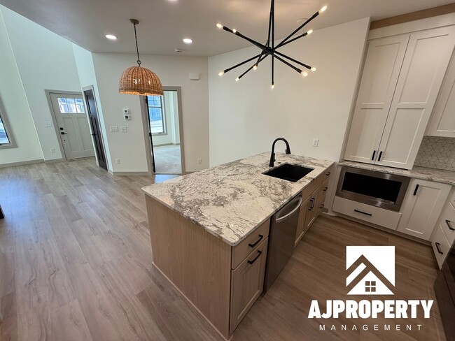 Building Photo - 8609 W Shoreline Pl