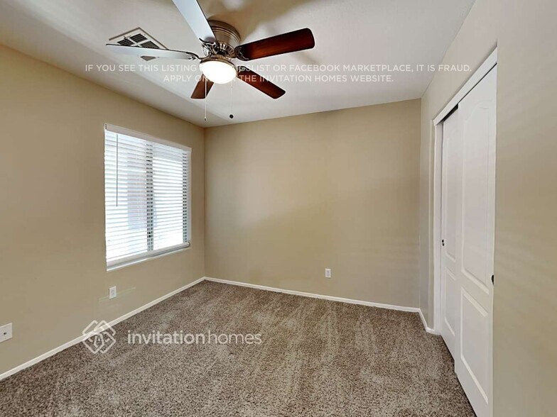 Building Photo - 5418 W Pleasant Ln