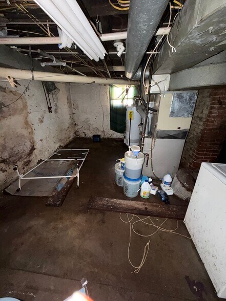 Building Photo - 3720 Manola Ave