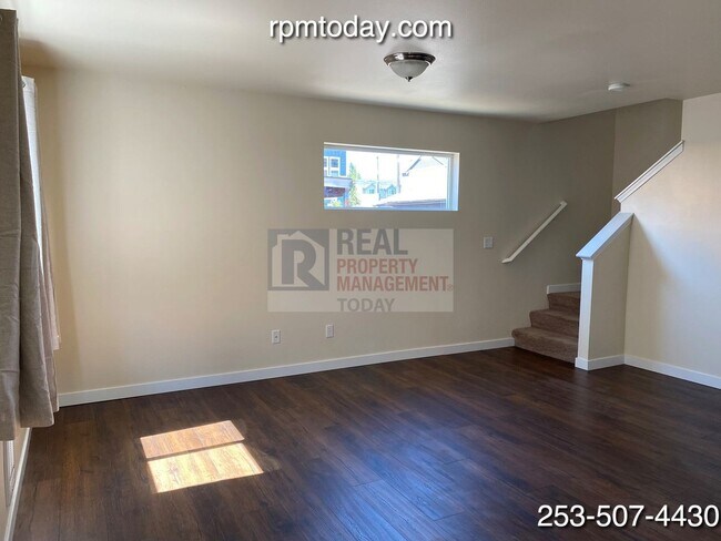 Building Photo - Bright and Inviting 2-Bedroom Townhouse in...