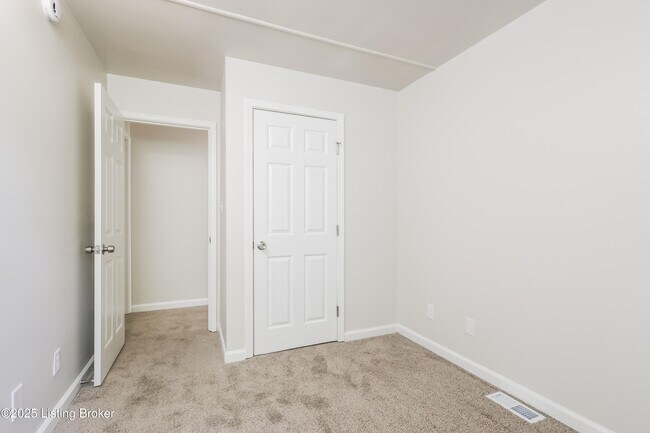 Building Photo - 2541 Rowan St