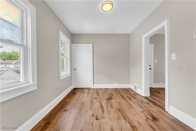 Building Photo - 2303 Montclair Ave