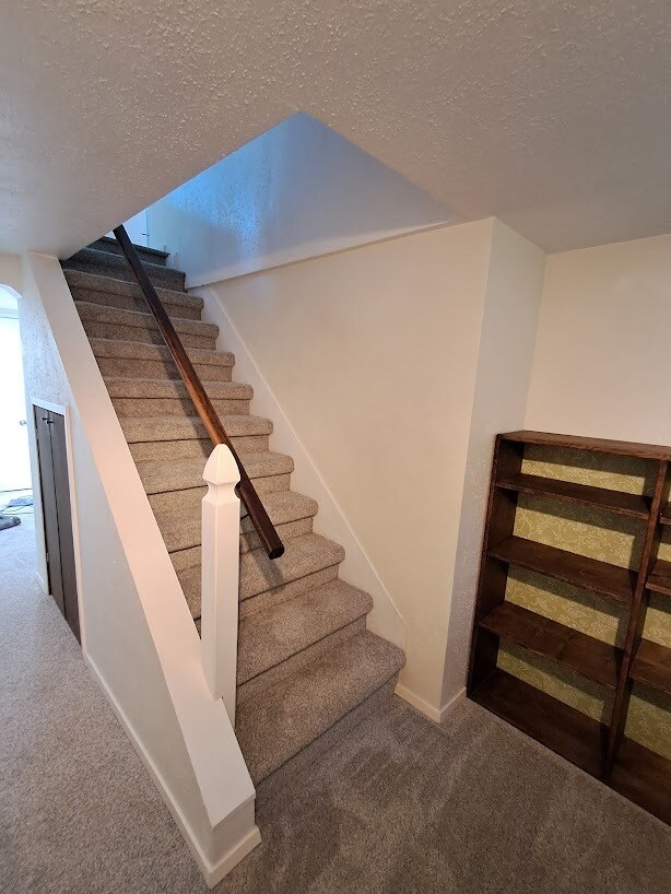 Building Photo - 3911 NE Rova Rd