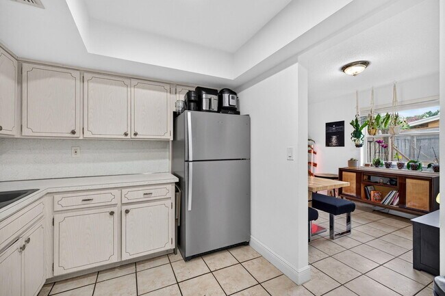 Building Photo - 2167 NE 56th Ct