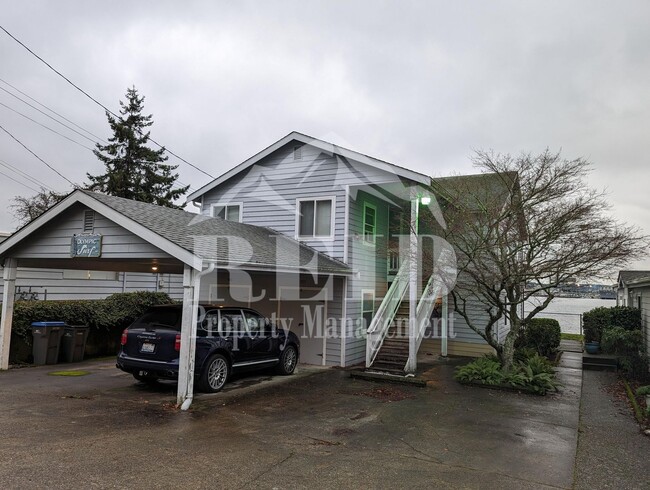 Building Photo - 305/307 Shore