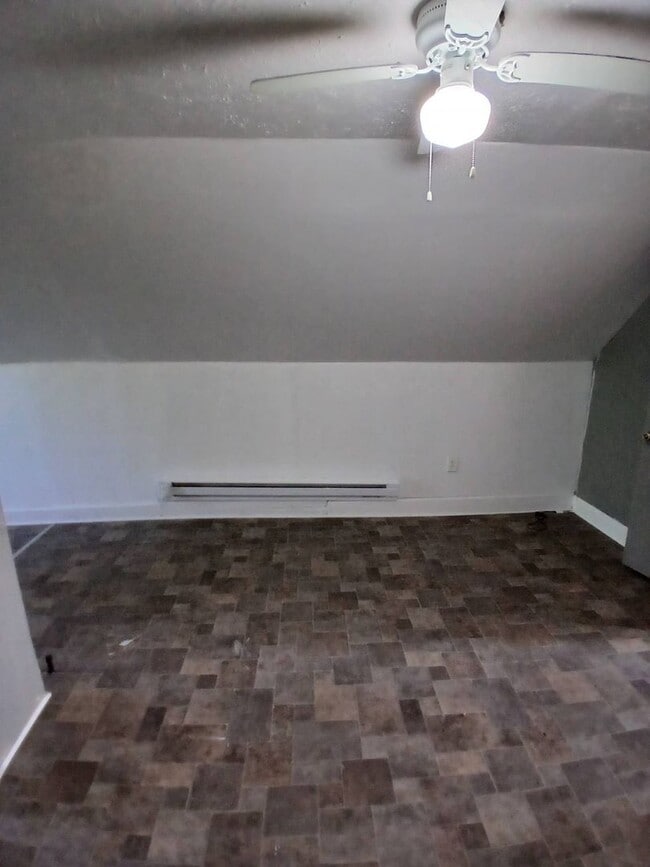 Building Photo - 3277 E 146th St